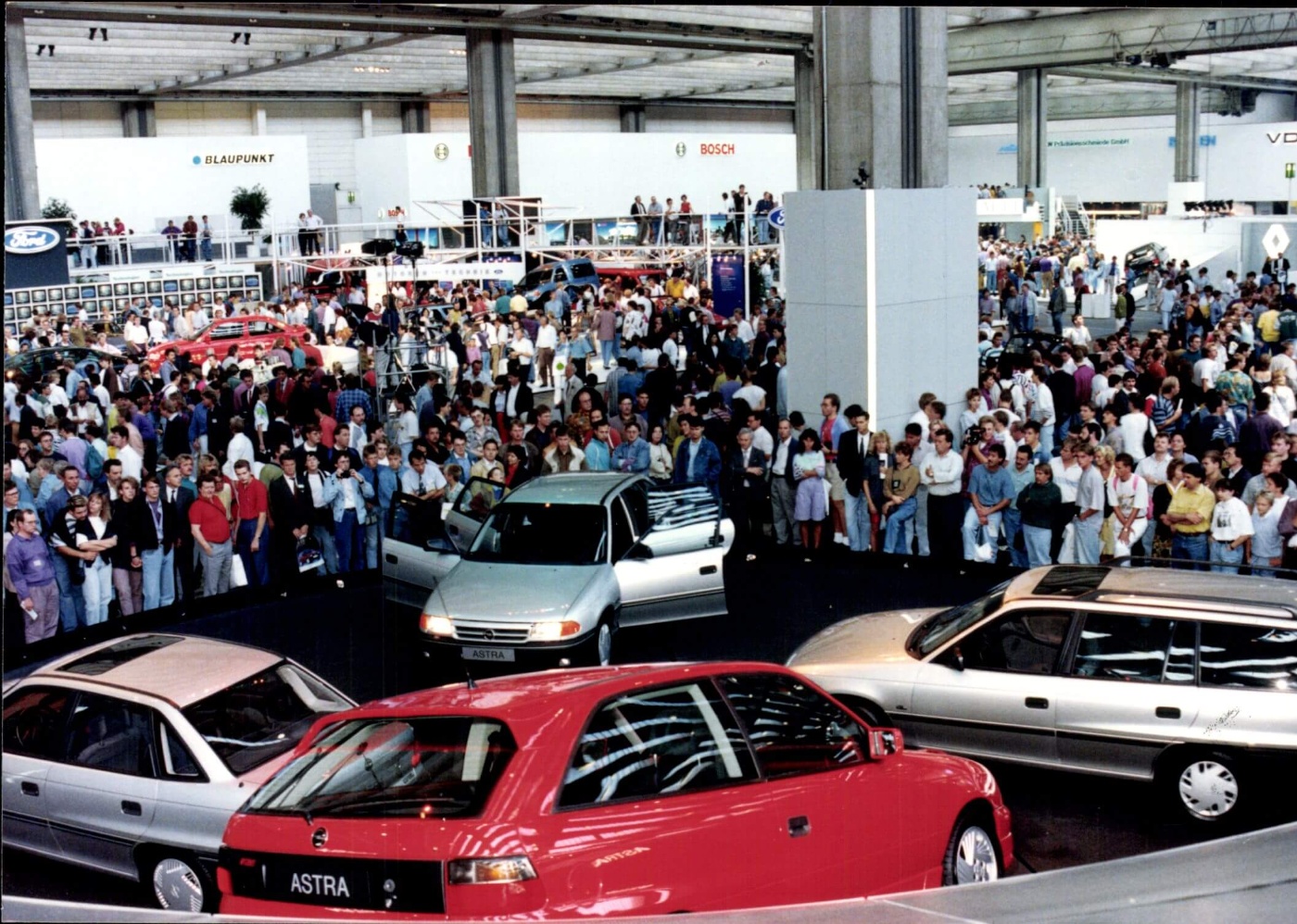 Opel präsentiert neue Modelle auf der IAA 1991 
