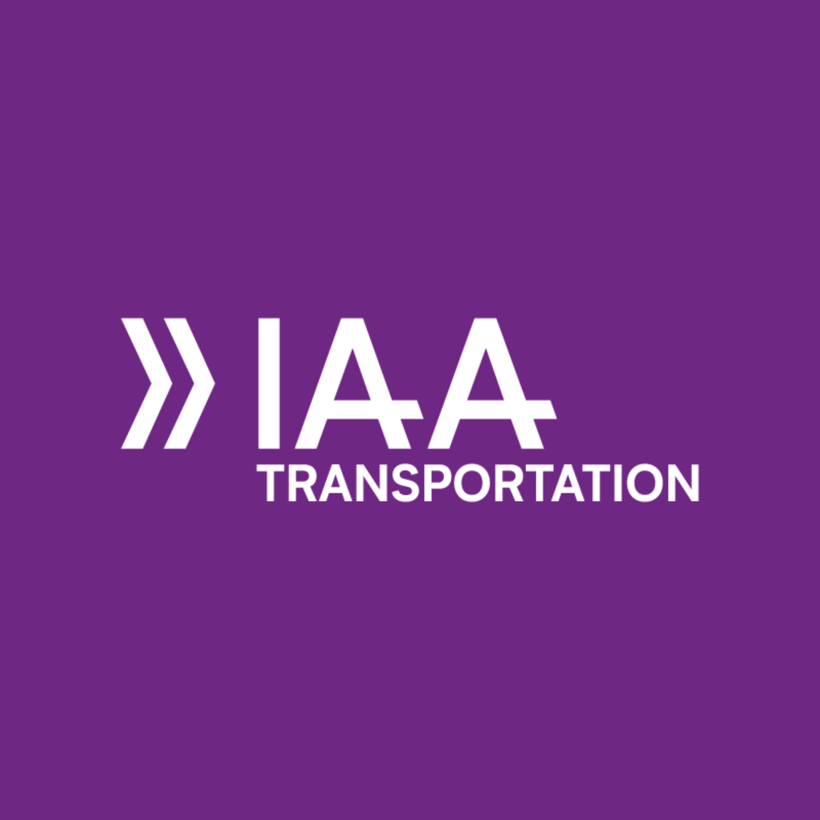 IAA Transportation Logo in Weiß auf violettem Hintergrund.